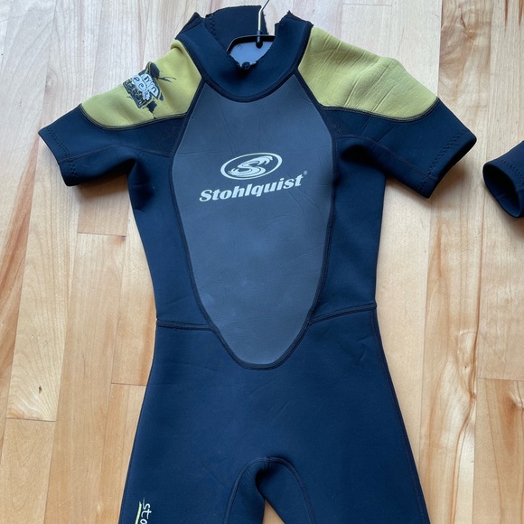 Two Stohlquist kids shortie wetsuits - Picture 2 of 5